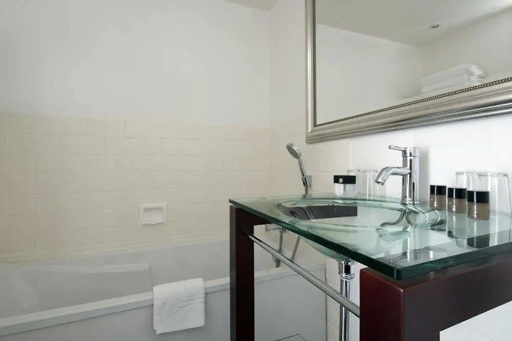 Hotel Le Versailles Villefranche-sur-Mer 3*,  Francia