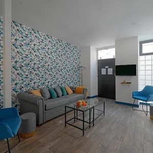 Atypical & Spacious Close To Beautiful Park Morceau , Paris France